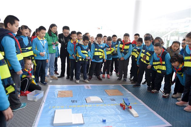 速手竞技 人机共舞——我校附小举行第二届校内机器人竞赛