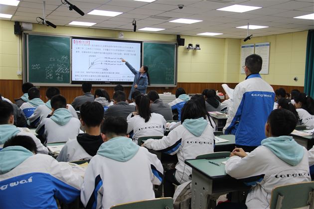 我校高中生物教研组邀请四川省教研员何兴明老师作指导