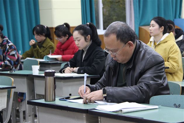 我校高中生物教研组邀请四川省教研员何兴明老师作指导