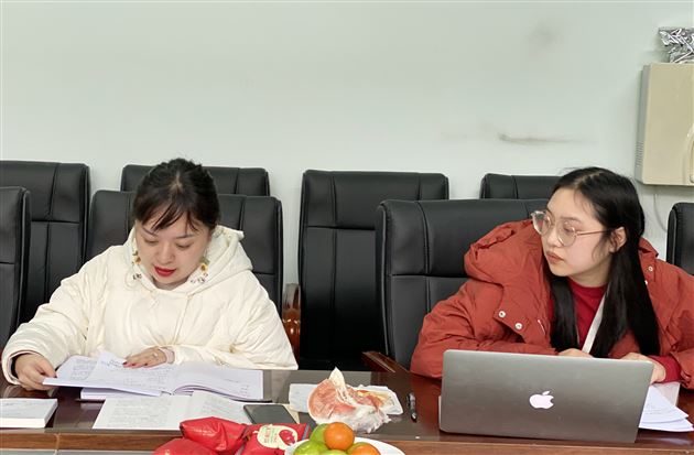 “张海艳名师工作坊”举行阅读研讨会