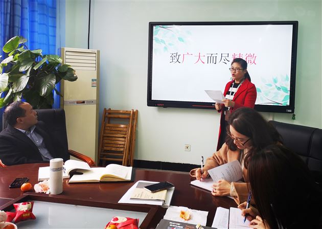 “张海艳名师工作坊”举行阅读研讨会