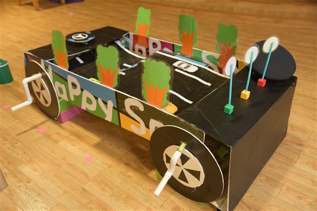 《超级赛车》申报班级：小一班（K1A）申 报 者：赵茜、赖姗、余雅婷