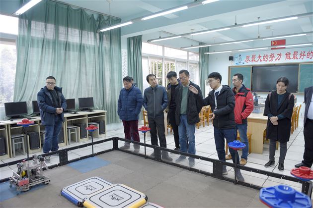 广东省教育技术中心一行来访我校参观交流