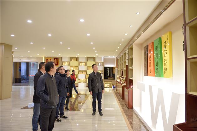 广东省教育技术中心一行来访我校参观交流