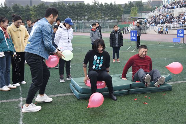 我校初中第六届冬季师生集体运动会圆满成功