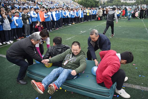 我校初中第六届冬季师生集体运动会圆满成功