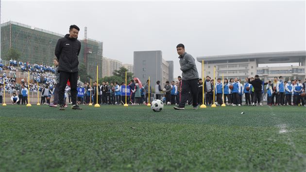 我校初中第六届冬季师生集体运动会圆满成功