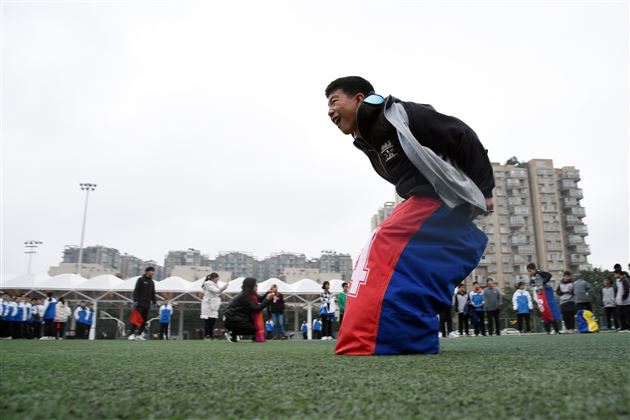 我校初中第六届冬季师生集体运动会圆满成功
