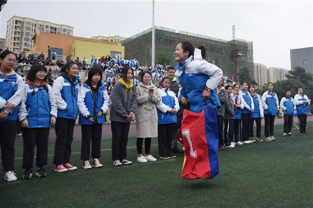 我校初中第六届冬季师生集体运动会圆满成功
