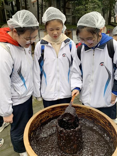 畅游川菜世界 培育历史情怀——我校初2017级开展“走进川菜博物馆”研学活动