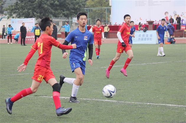 我校连续三年包揽双流区校园足球比赛冠军