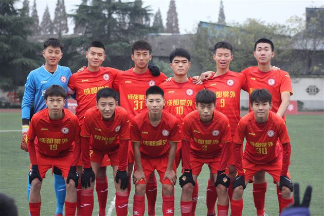 我校连续三年包揽双流区校园足球比赛冠军