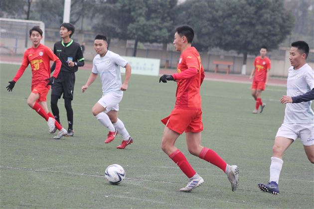 我校连续三年包揽双流区校园足球比赛冠军