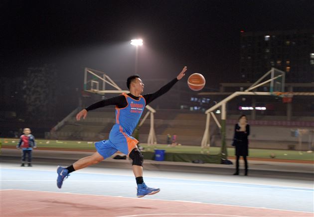 不篮球 无兄弟——我校举办教职工篮球 “全明星”邀请赛