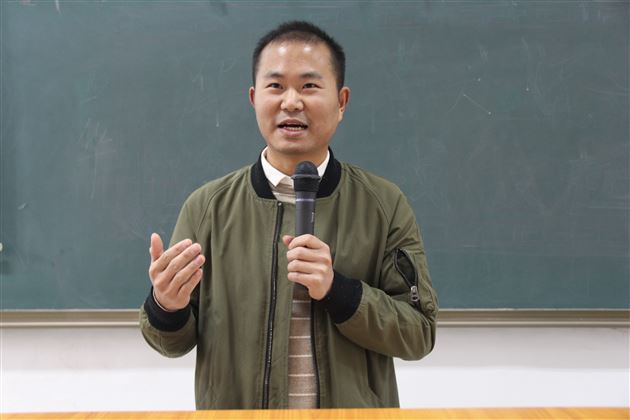 袁成老师受西华师范大学邀请为全省班主任作培训现场