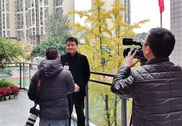 我校教师刘勇受邀参加“天府书展”阅读研讨会