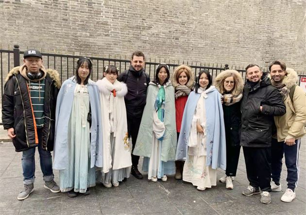 穿汉服采访国际友人