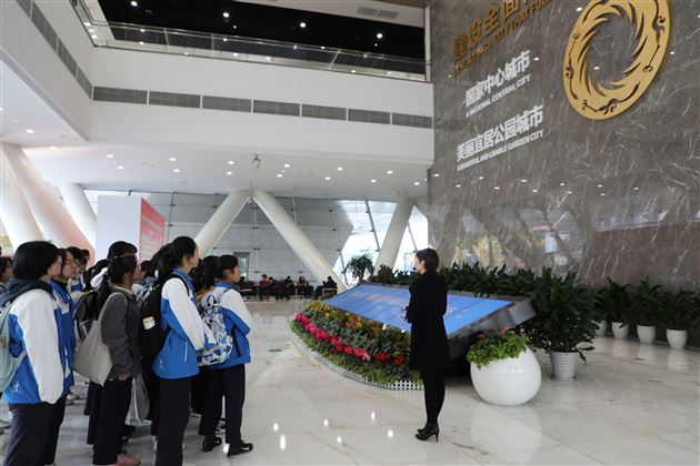 研学同学参观成都规划馆