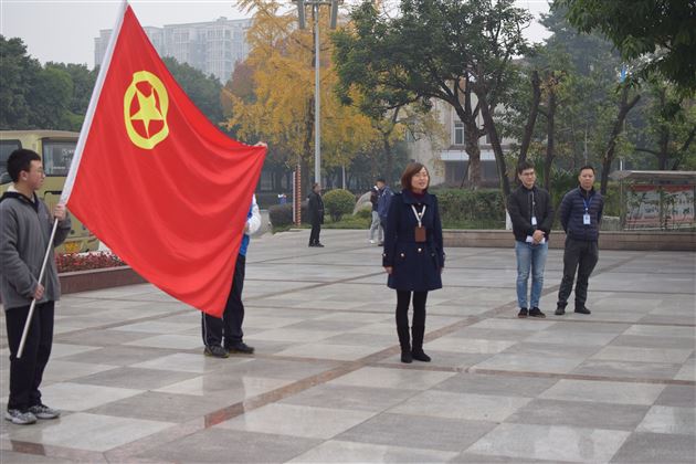 团徽光芒照耀我心 团旗飘扬激励前行——高2019级新团员入团仪式