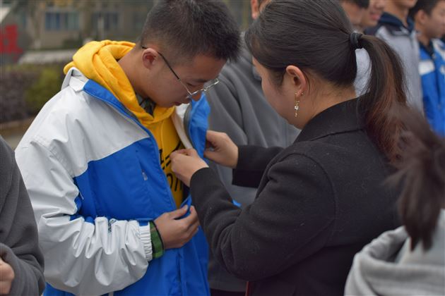 团徽光芒照耀我心 团旗飘扬激励前行——高2019级新团员入团仪式