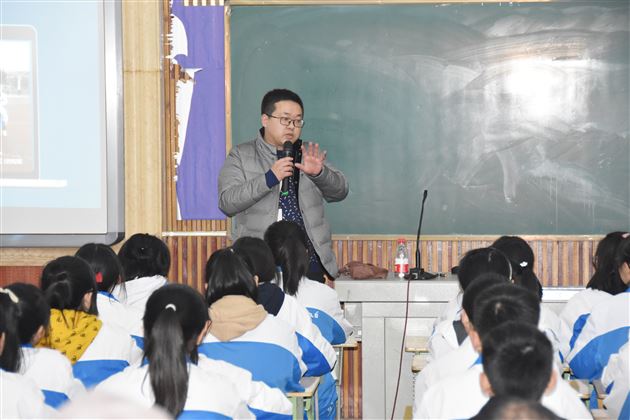 修身养德 润物无声——高中部举行首届班主任“修身班会课”决赛活动