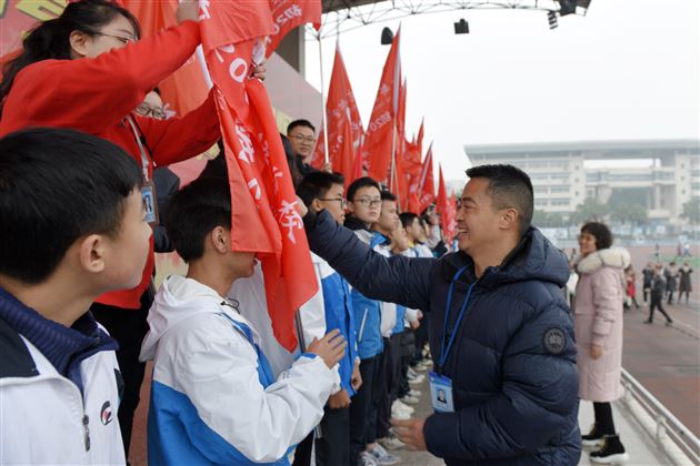 披荆斩棘迎中考 齐心协力创辉煌——记我校初2017级中考誓师大会