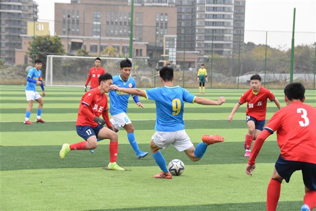 棠外高中足球队获成都市足球锦标赛双冠