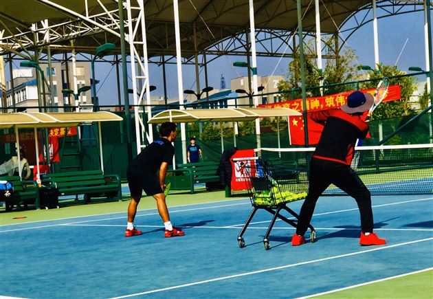 我校初中学生李玮鹏入选国家青年网球队广西柳州集训队