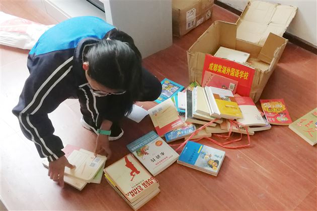 图书漂流 爱满金秋——我校为海螺沟中学捐赠图书活动圆满结束