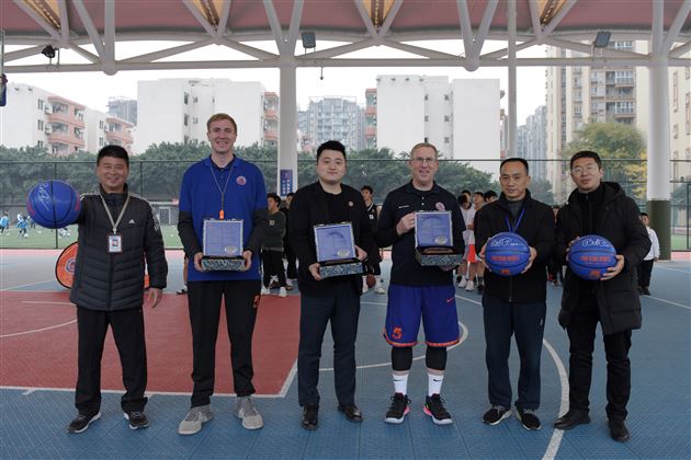 前中国国青U18篮球助理教练Bob Pierce受邀来我校培训指导