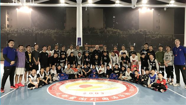 前中国国青U18篮球助理教练Bob Pierce受邀来我校培训指导