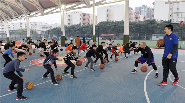 前中国国青U18篮球助理教练Bob Pierce受邀来我校培训指导