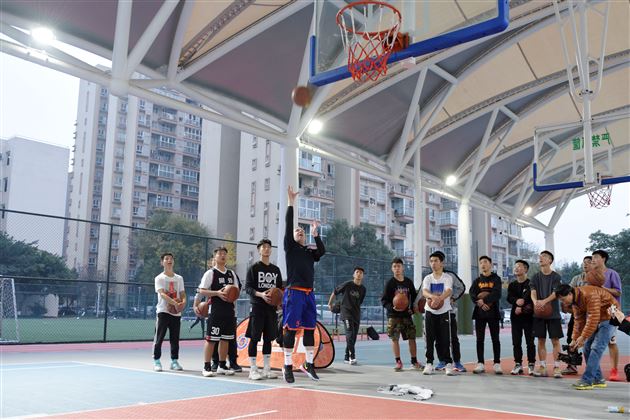 前中国国青U18篮球助理教练Bob Pierce受邀来我校培训指导