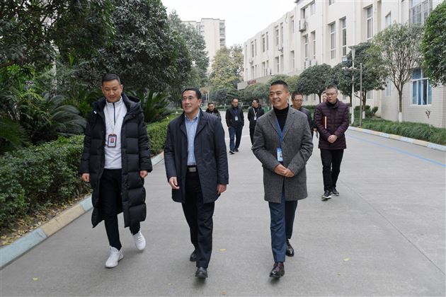 不忘教育初心 牢记育人使命——成都市委教育工委专职副书记、市教育局党组成员何荣一行莅临棠外调研指导工作