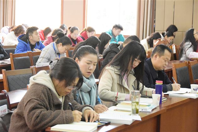 专家引领 强力推进——市、区两级刘勇名师工作室与棠外初中语文教研组开展“深度学习视域下的整本书阅读教学实践研究”联合教研活动