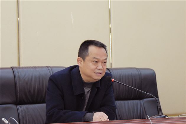 专家引领 强力推进——市、区两级刘勇名师工作室与棠外初中语文教研组开展“深度学习视域下的整本书阅读教学实践研究”联合教研活动