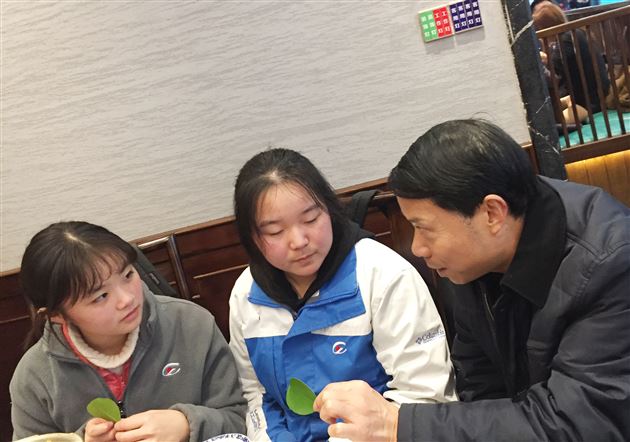 我校小作家倾情参与作协联谊迎新茶话会