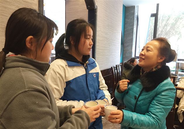 我校小作家倾情参与作协联谊迎新茶话会