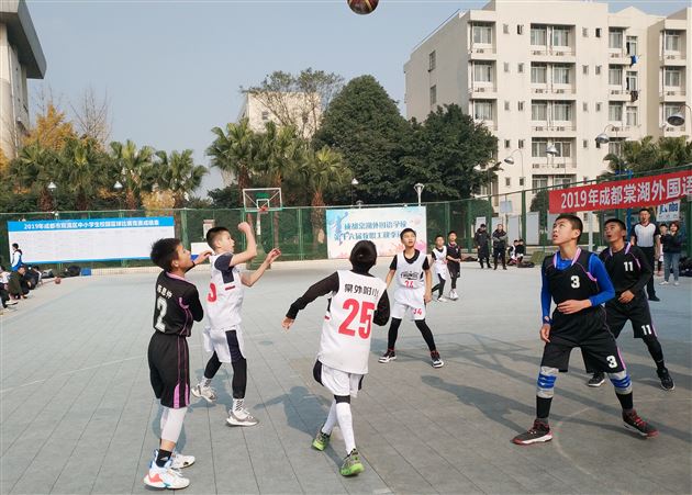 球场绽放激情  校园点燃梦想——我校附小参加双流区小学生校园篮球比赛获一等奖