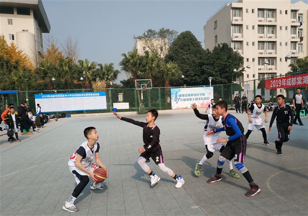 球场绽放激情  校园点燃梦想——我校附小参加双流区小学生校园篮球比赛获一等奖