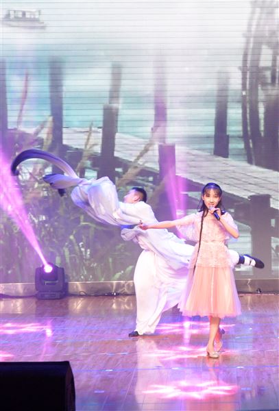 人间换岁歌舞升平祝鸿禧 天外回春芷兰棠外添异彩——成都棠湖外国语学校2020年师生迎新联欢晚会隆重举行