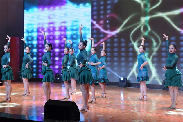 人间换岁歌舞升平祝鸿禧 天外回春芷兰棠外添异彩——成都棠湖外国语学校2020年师生迎新联欢晚会隆重举行