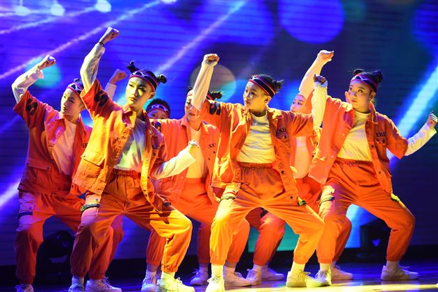 人间换岁歌舞升平祝鸿禧 天外回春芷兰棠外添异彩——成都棠湖外国语学校2020年师生迎新联欢晚会隆重举行