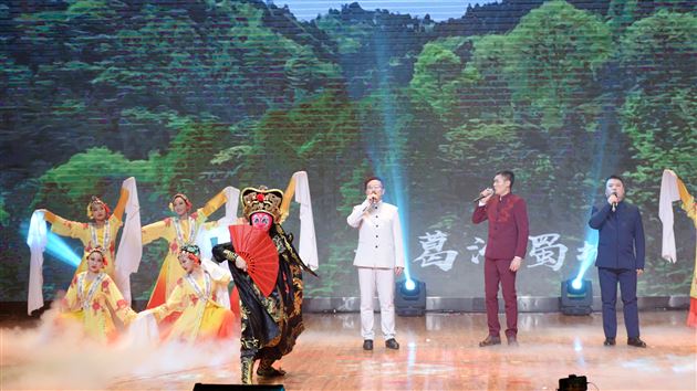 人间换岁歌舞升平祝鸿禧 天外回春芷兰棠外添异彩——成都棠湖外国语学校2020年师生迎新联欢晚会隆重举行