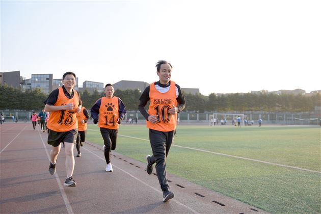 奔跑跨年 健康快乐——棠外工会酷跑俱乐部第二届教职工校园迷你马拉松快乐跑开跑