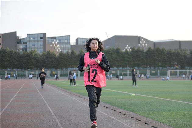 奔跑跨年 健康快乐——棠外工会酷跑俱乐部第二届教职工校园迷你马拉松快乐跑开跑