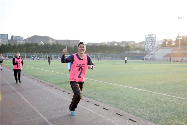 奔跑跨年 健康快乐——棠外工会酷跑俱乐部第二届教职工校园迷你马拉松快乐跑开跑