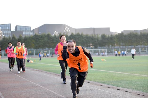 奔跑跨年 健康快乐——棠外工会酷跑俱乐部第二届教职工校园迷你马拉松快乐跑开跑