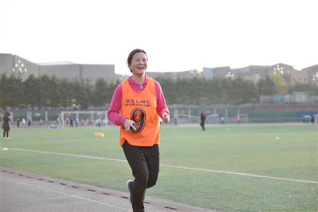 奔跑跨年 健康快乐——棠外工会酷跑俱乐部第二届教职工校园迷你马拉松快乐跑开跑