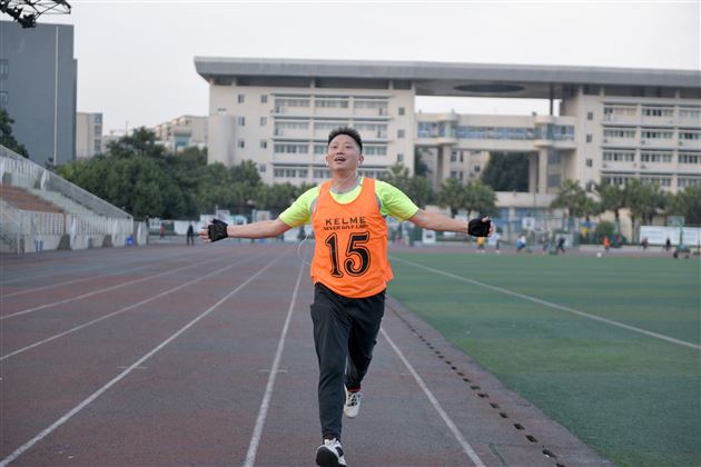 奔跑跨年 健康快乐——棠外工会酷跑俱乐部第二届教职工校园迷你马拉松快乐跑开跑